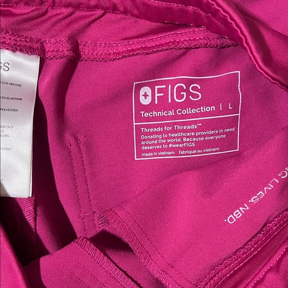 Figs Raspberry Scrub Set with Blue Accents - Picture 3 of 11